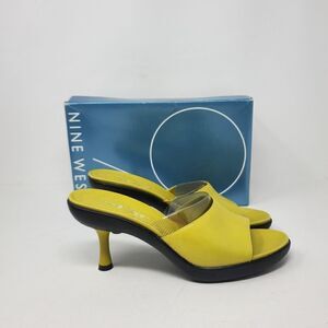 New Vintage Nine West sandalsWomen's size 6Light lime green leather sandals